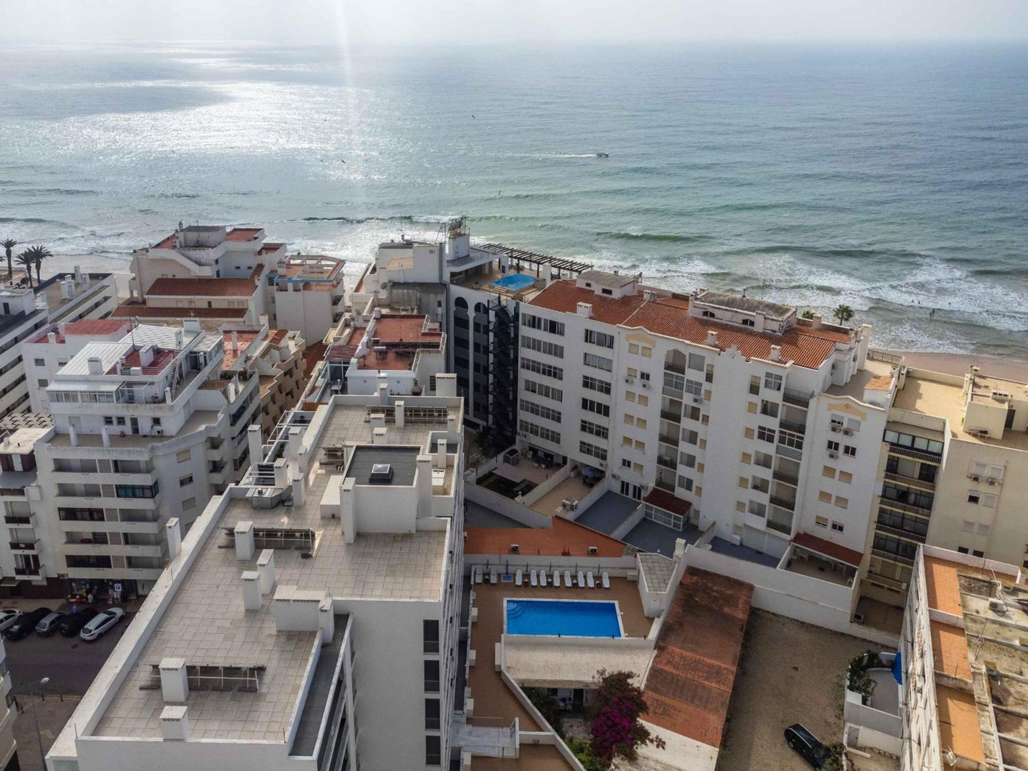 Caravelas 2-Bedroom Apartment With Pool - 50M From The Beach Armação de Pêra Kültér fotó