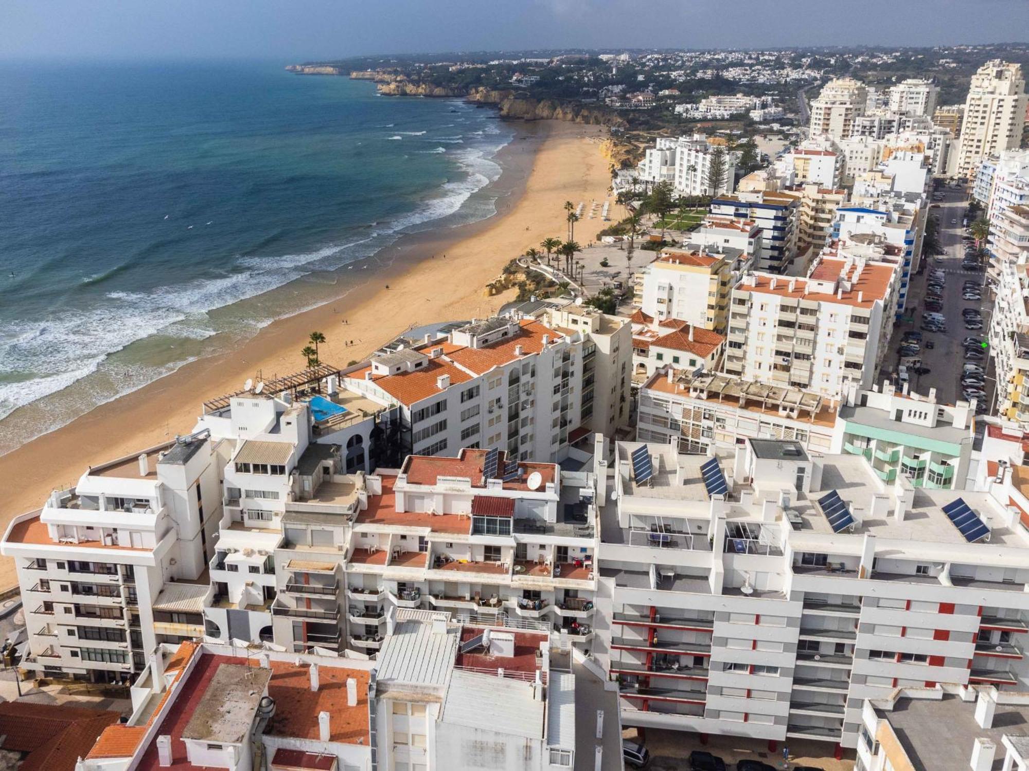 Caravelas 2-Bedroom Apartment With Pool - 50M From The Beach Armação de Pêra Kültér fotó